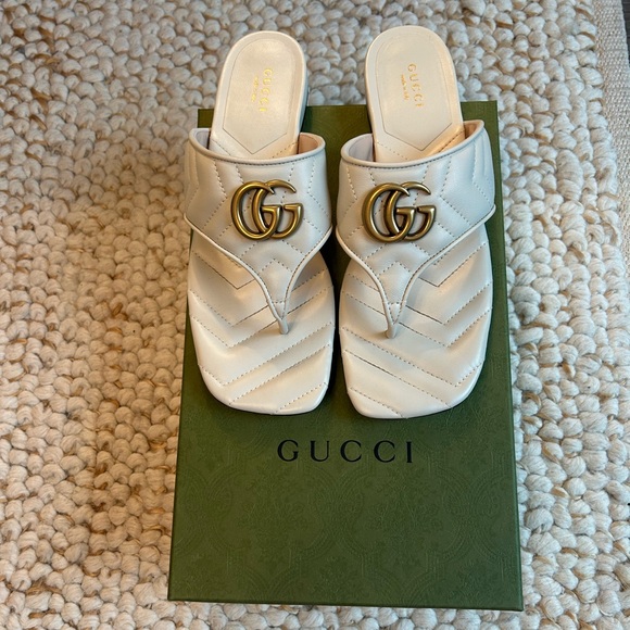 Gucci Double G Quilted Thong Flats in cream white - Picture 9 of 10